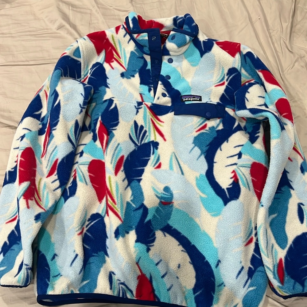 Patagonia Synchilla pullover - Medium. Fits like a men’s medium so oversized
